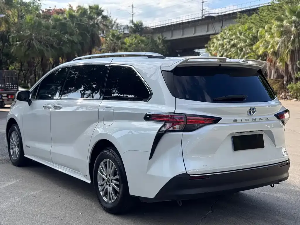 Toyota Sienna 2023 из CN, фото 9