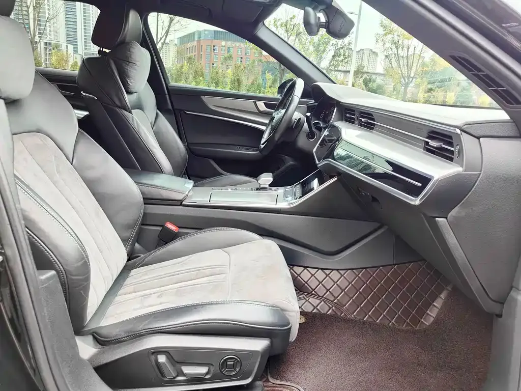 Audi A6L 2022 из CN, фото 5