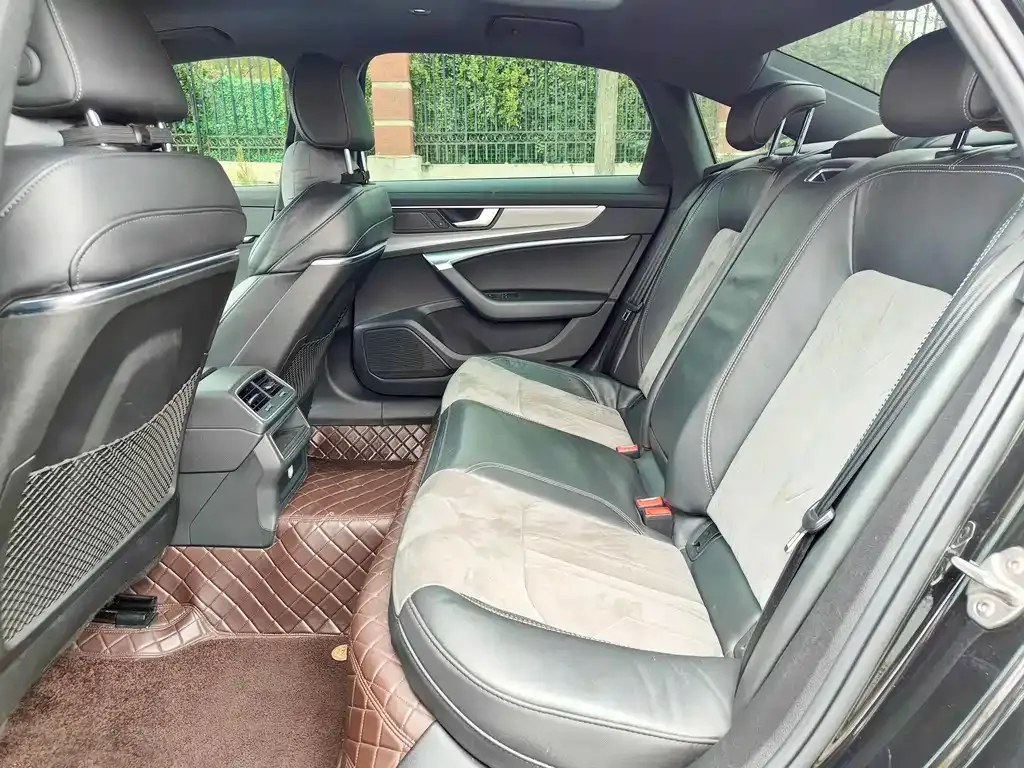 Audi A6L 2022 из CN, фото 6