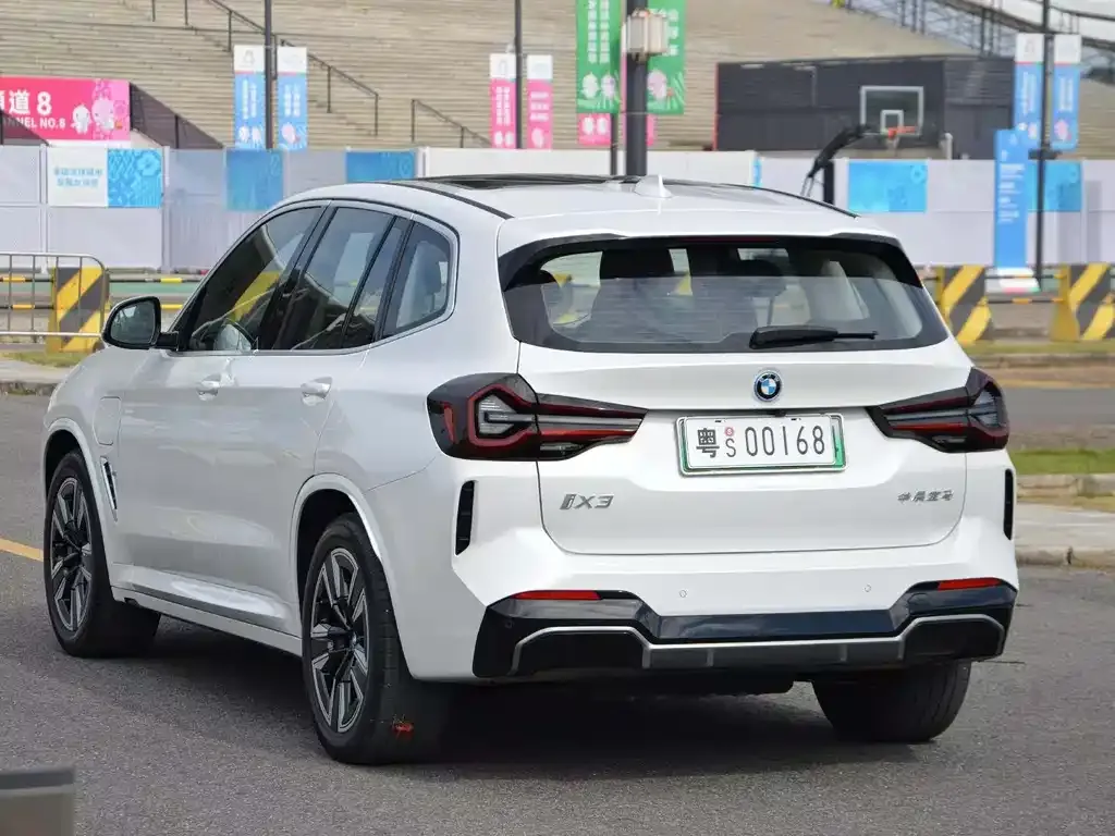 BMW iX3 2025 из CN, фото 4