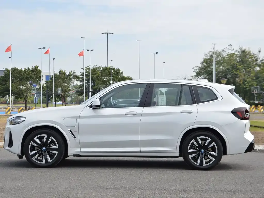 BMW iX3 2025 из CN, фото 7