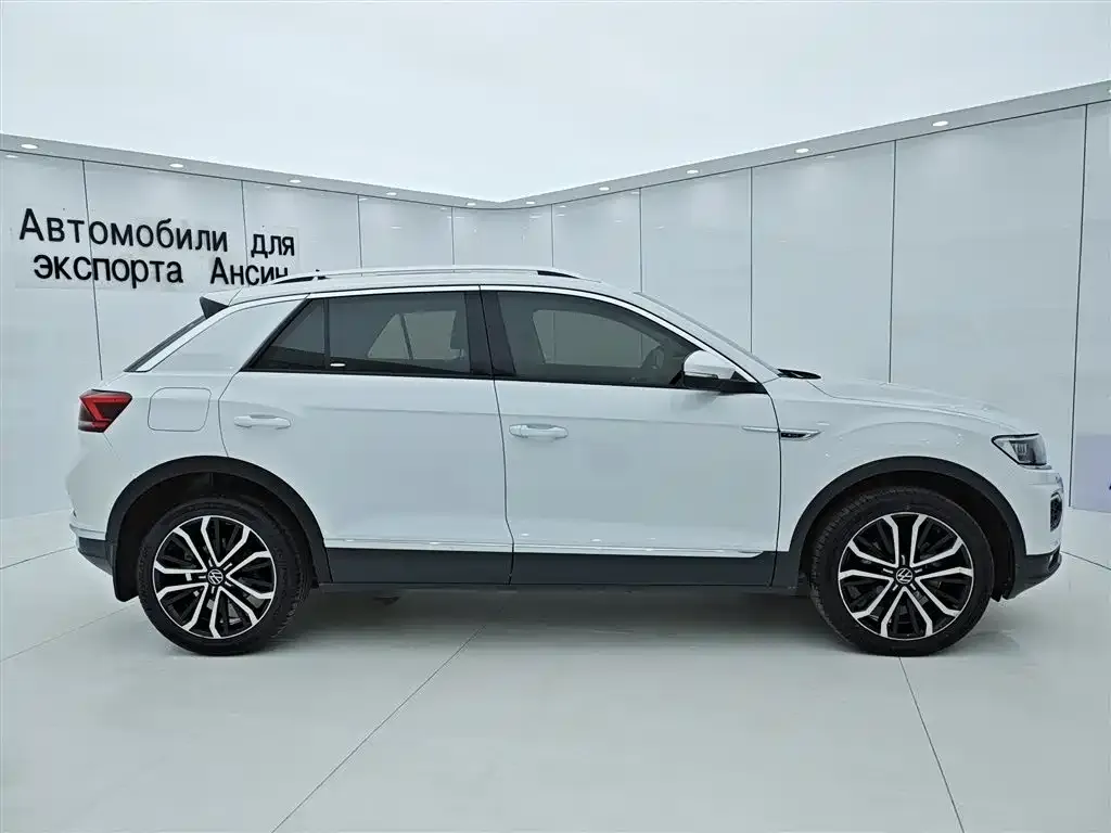 Volkswagen T-Roc — фото 10