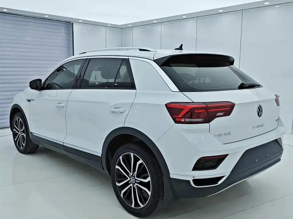 Volkswagen T-Roc — фото 6