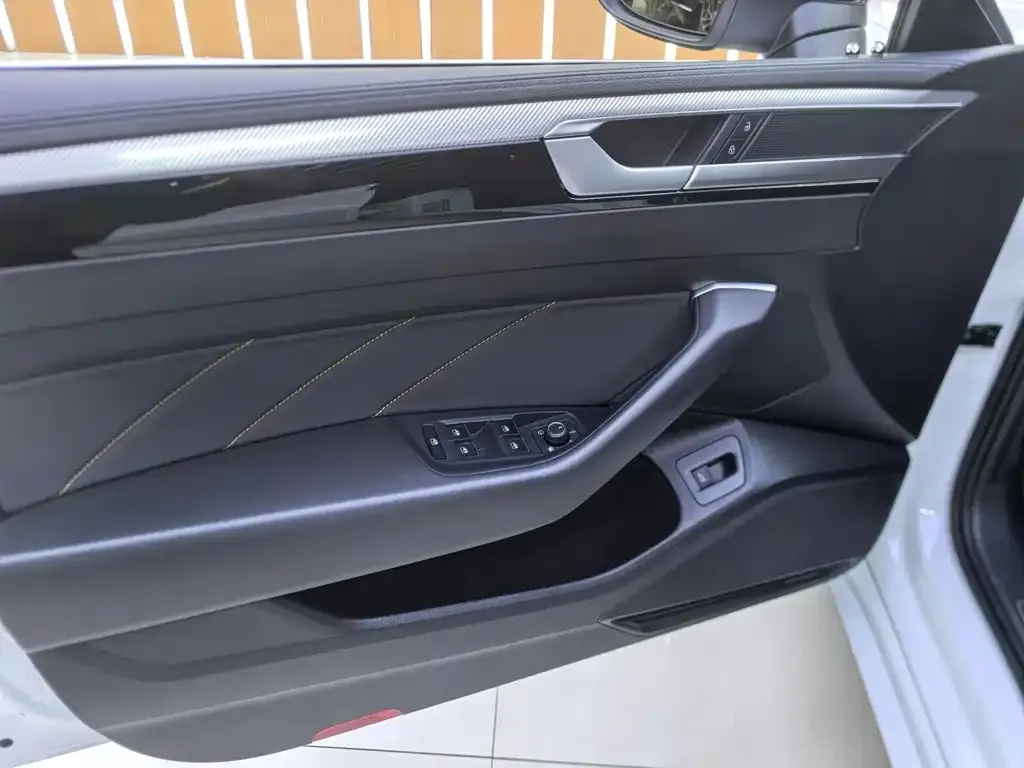 Volkswagen CC 2023 из CN, фото 5