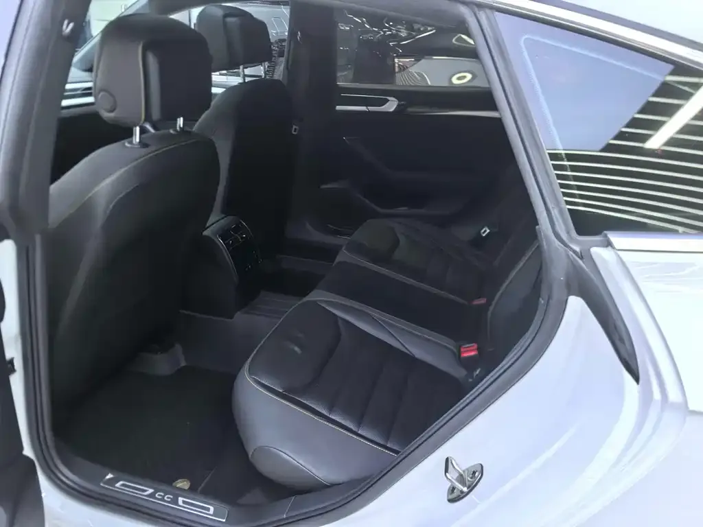 Volkswagen CC 2023 из CN, фото 7