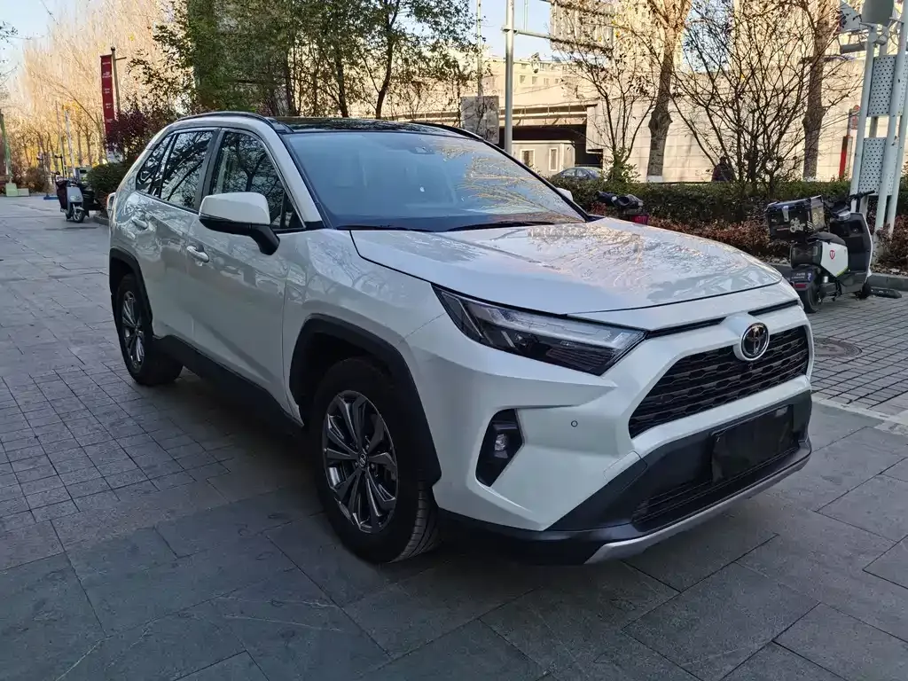 Toyota RAV4 — фото 3