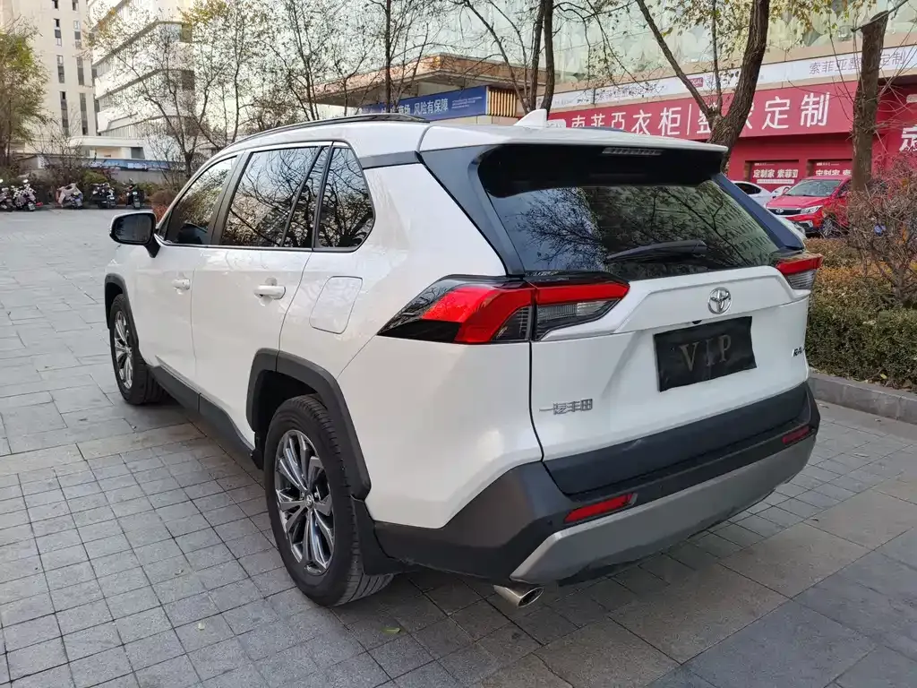 Toyota RAV4 — фото 6