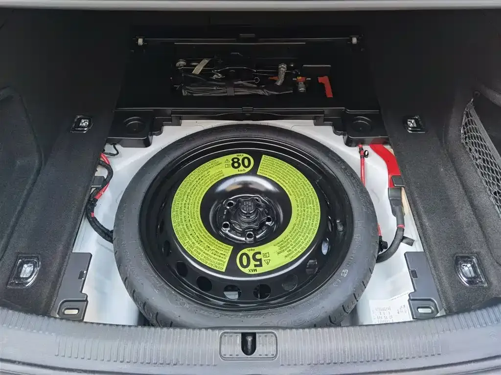 Audi A4L 2021 из CN, фото 10