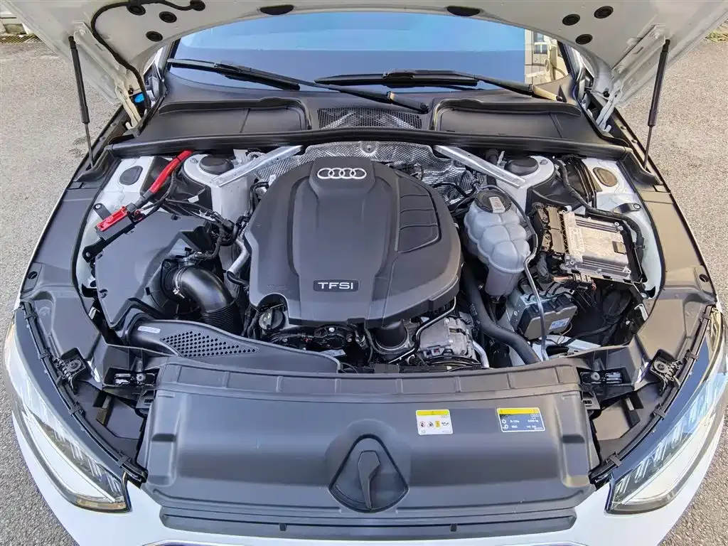 Audi A4L 2021 из CN, фото 6