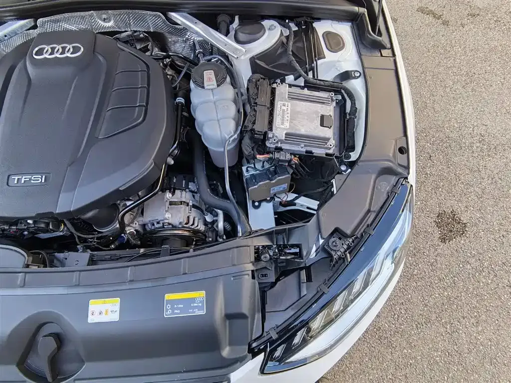 Audi A4L 2021 из CN, фото 8