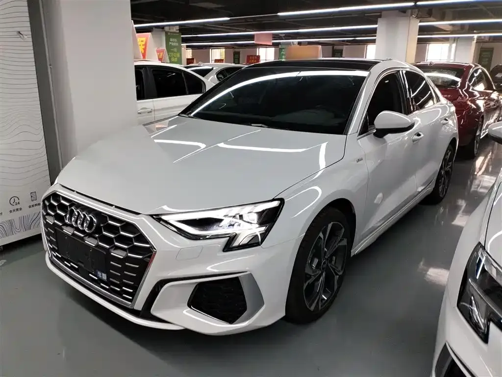 Audi A3 2023 из CN, фото 2