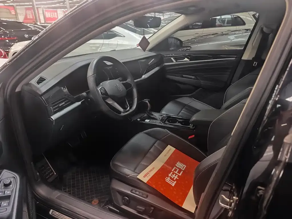 Volkswagen Passat 2023 из CN, фото 4