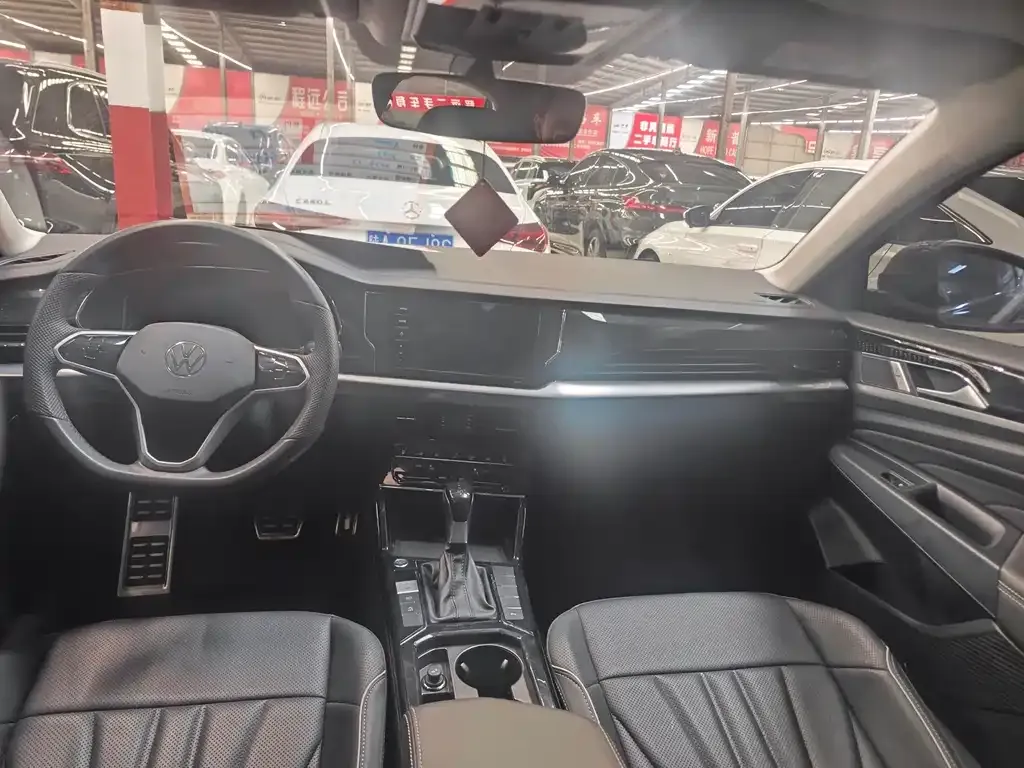 Volkswagen Passat 2023 из CN, фото 5