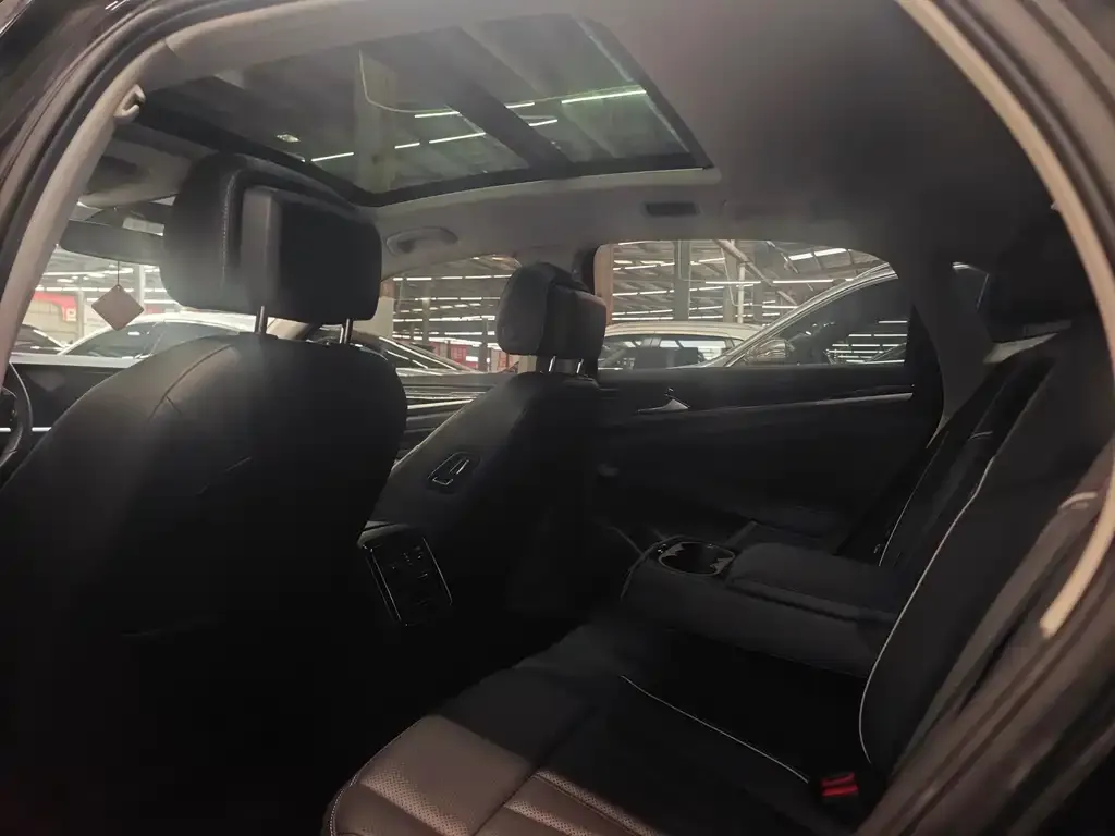 Volkswagen Passat 2023 из CN, фото 6