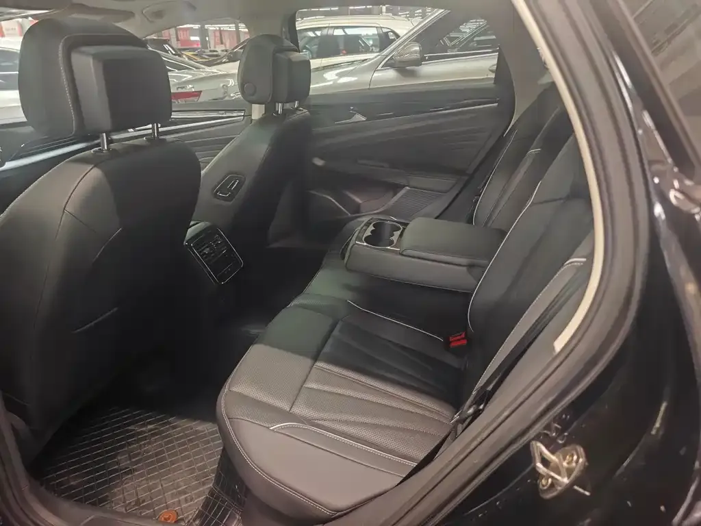 Volkswagen Passat 2023 из CN, фото 7