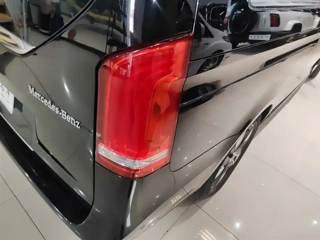 Mercedes-Benz V-Class 2024 из CN, фото 8