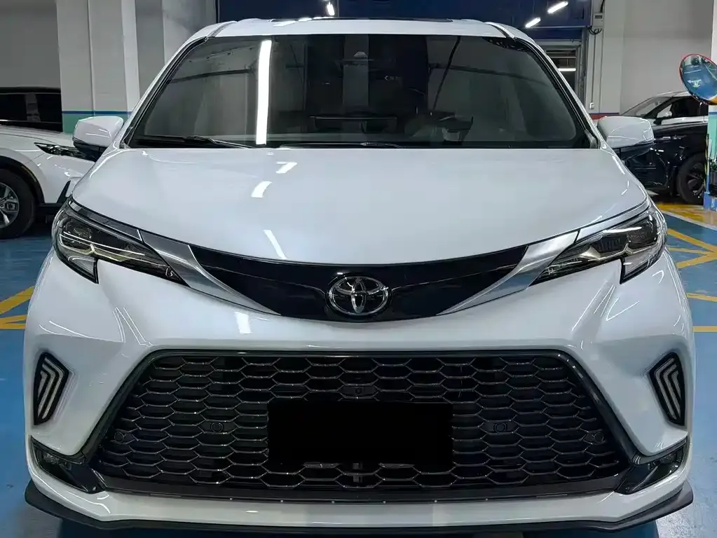 Toyota Granvia 2024 из CN, фото 1