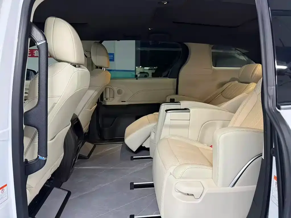 Toyota Granvia 2024 из CN, фото 6