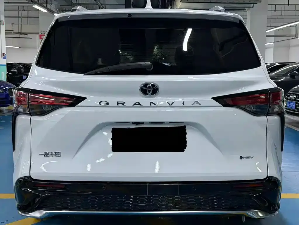 Toyota Granvia 2024 из CN, фото 7