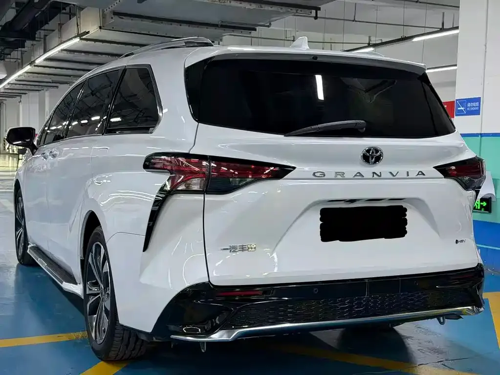 Toyota Granvia 2024 из CN, фото 8
