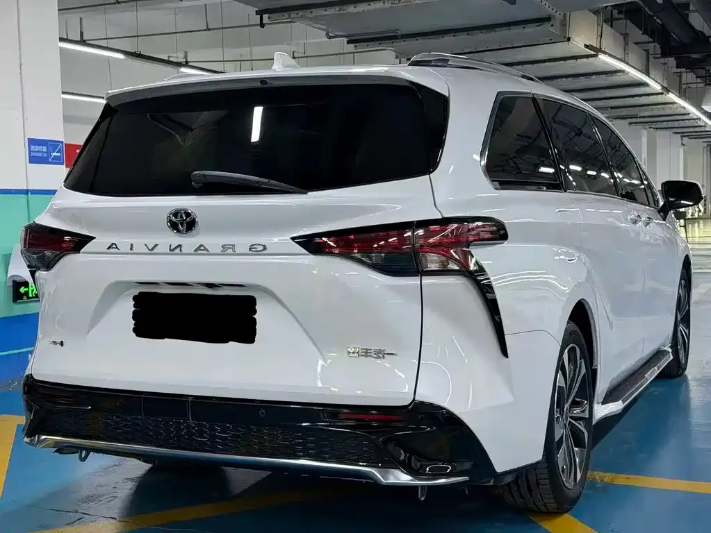 Toyota Granvia 2024 из CN, фото 9