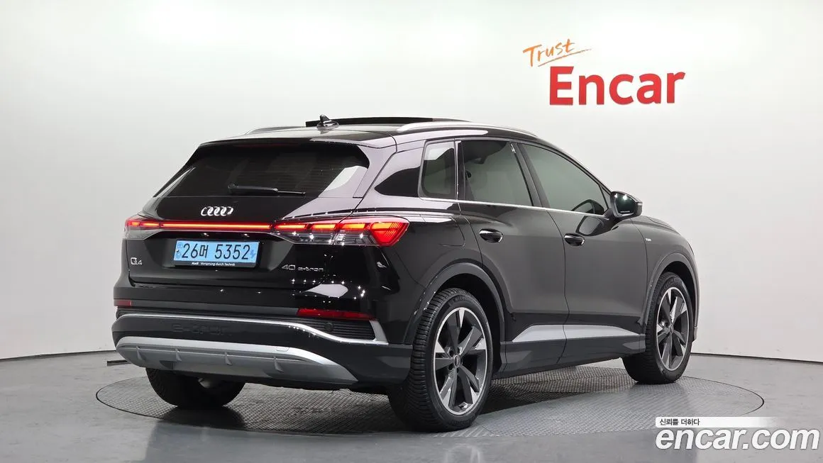 Audi Q4 e-tron — фото 2