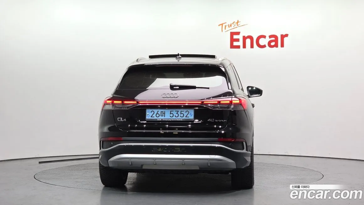 Audi Q4 e-tron — фото 4