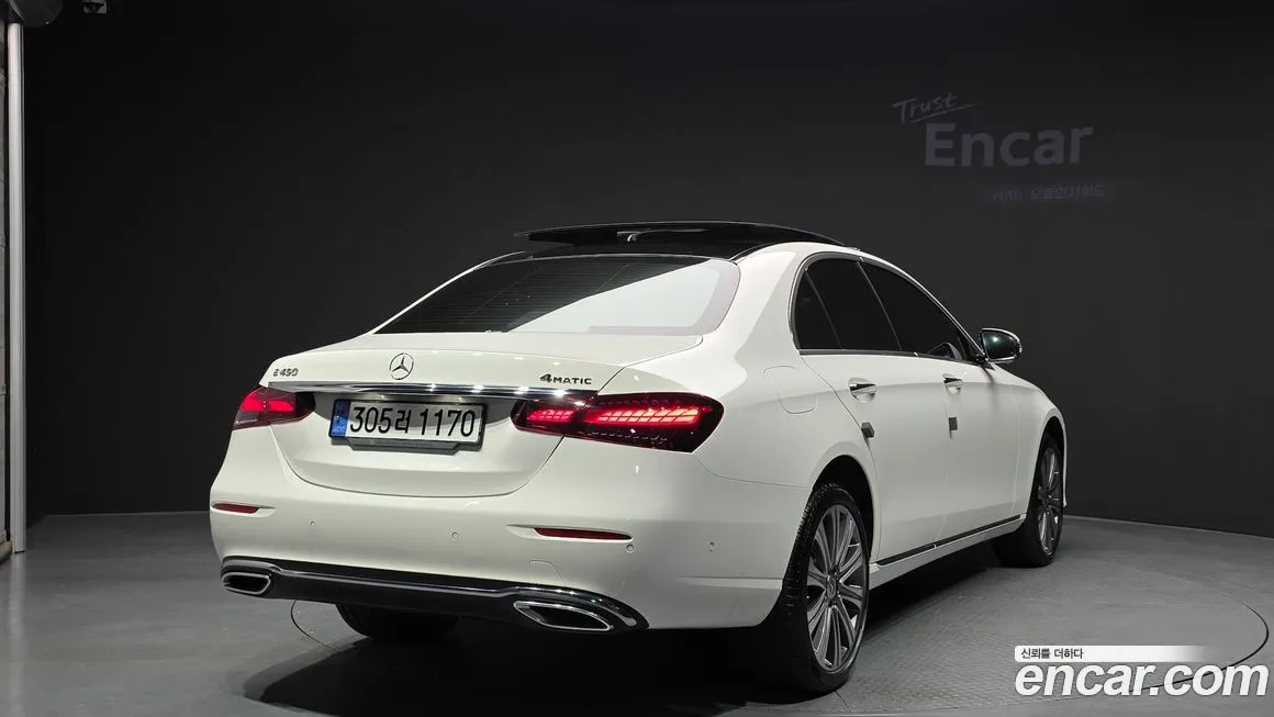Mercedes-Benz E-Class — фото 2
