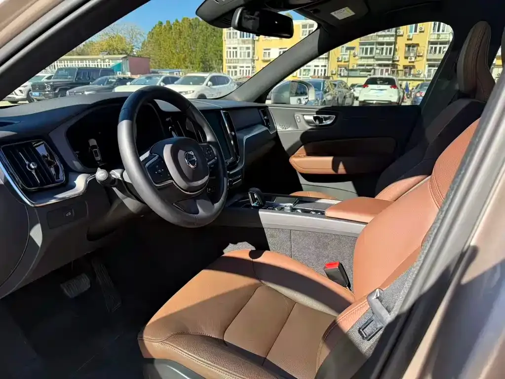 Volvo XC60 2023 из CN, фото 10