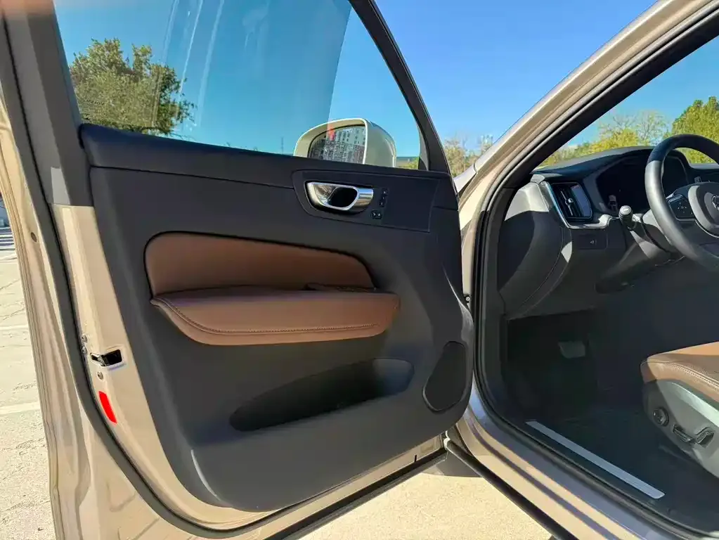 Volvo XC60 2023 из CN, фото 9