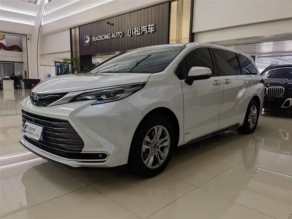 Toyota Sienna 2025 из CN, фото 1