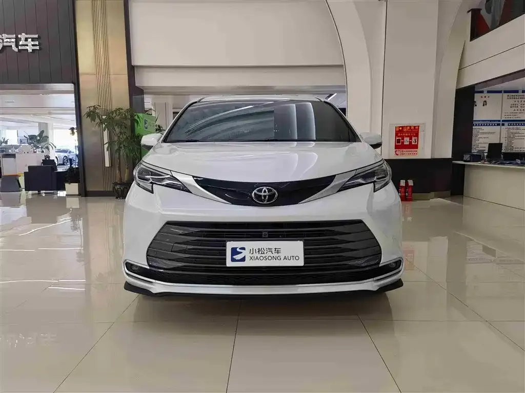 Toyota Sienna 2025 из CN, фото 2