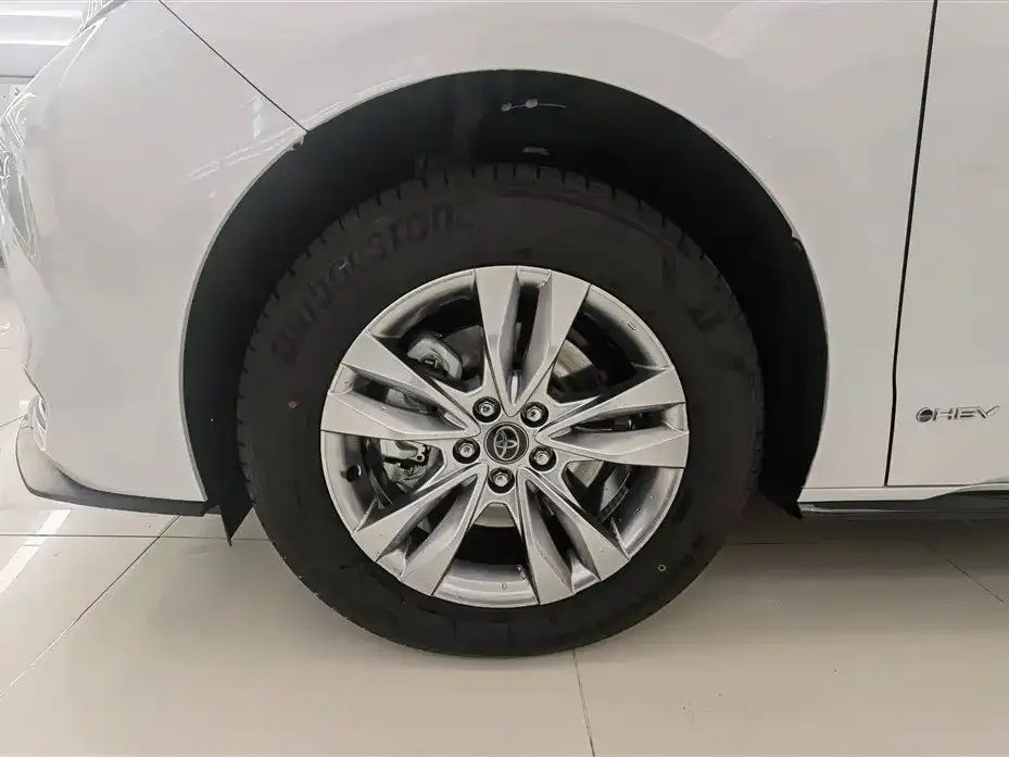 Toyota Sienna 2025 из CN, фото 4