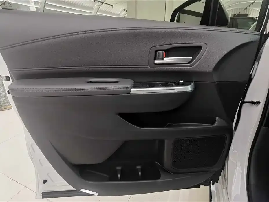 Toyota Sienna 2025 из CN, фото 9