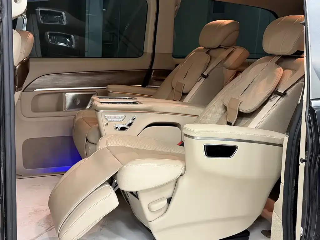 Mercedes-Benz V-Class 2023 из CN, фото 5