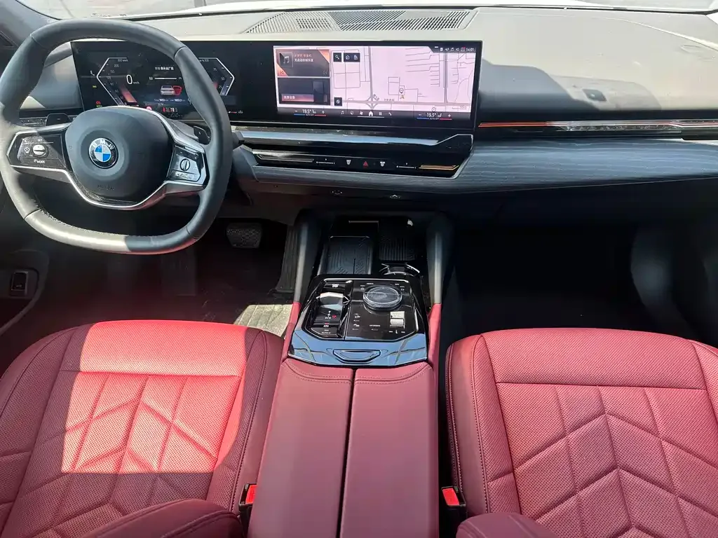 BMW 5 Series 2024 из CN, фото 3