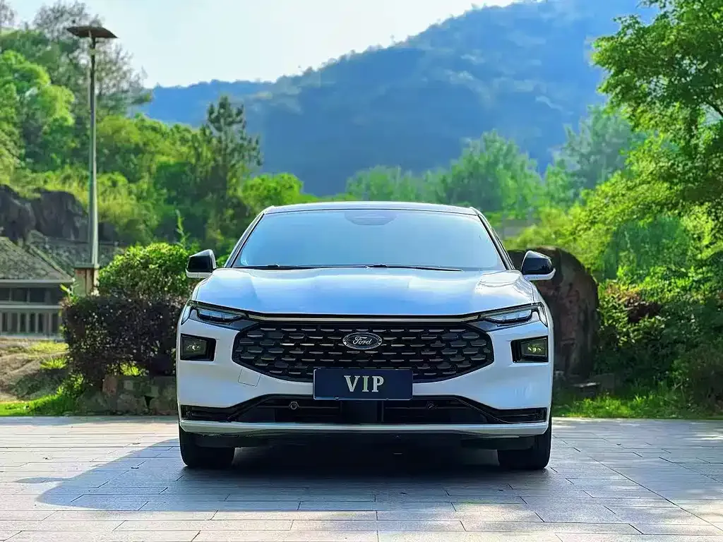 Ford Mondeo 2023 из CN, фото 2