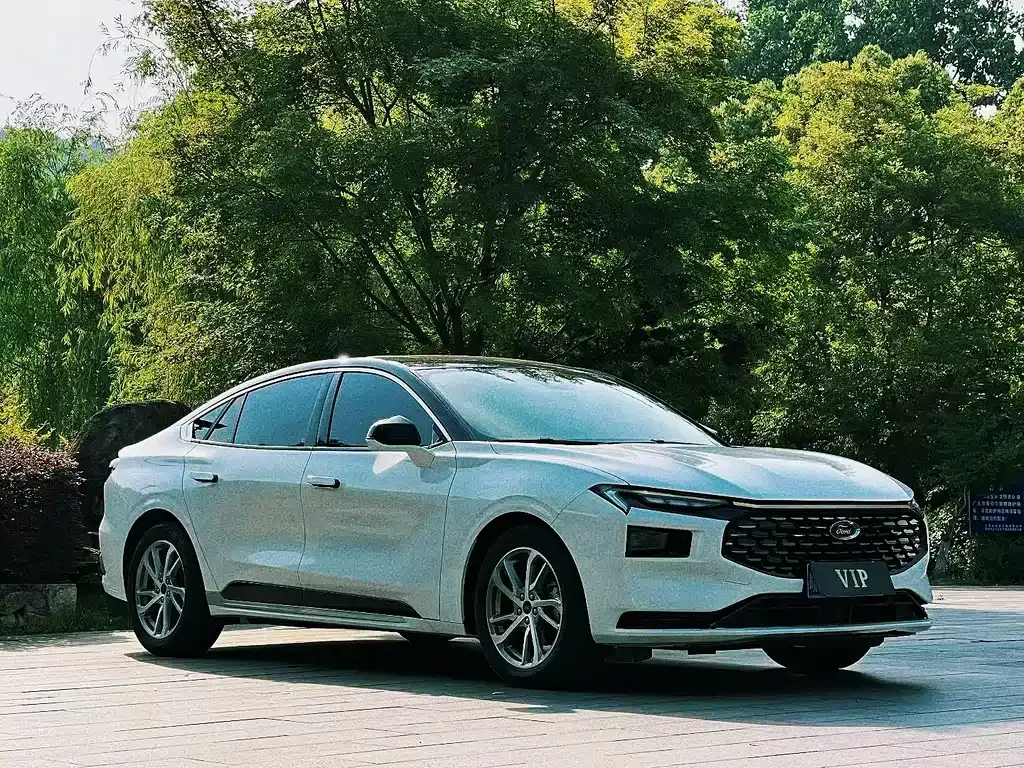 Ford Mondeo 2023 из CN, фото 3