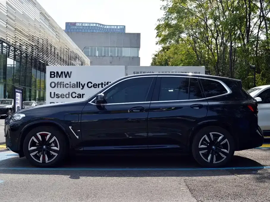 BMW iX3 2025 из CN, фото 4