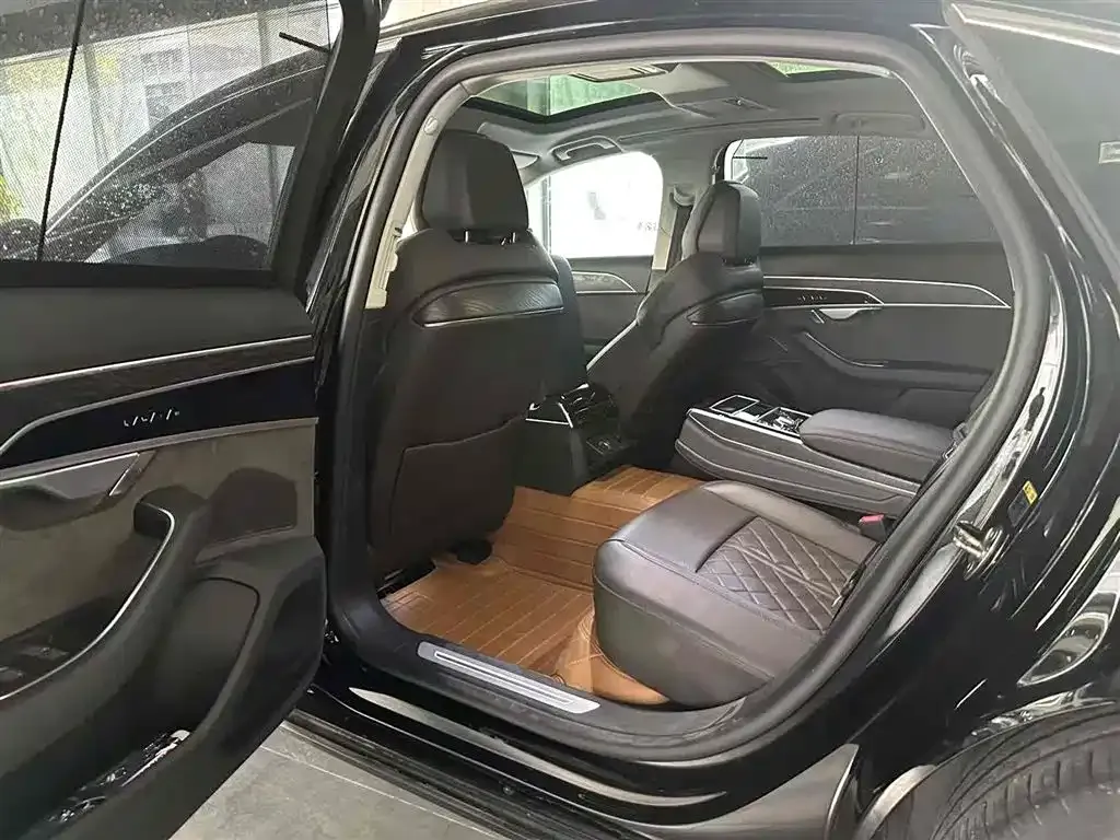 Audi A8 2021 из CN, фото 5