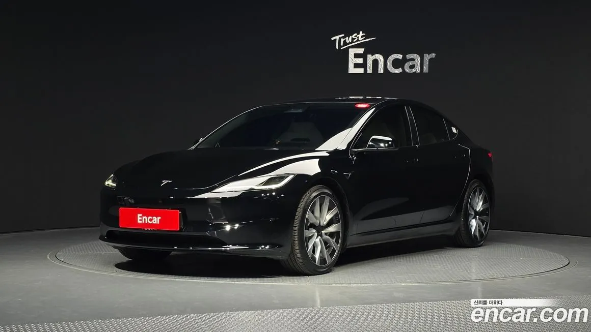 Tesla Model 3 — фото 1