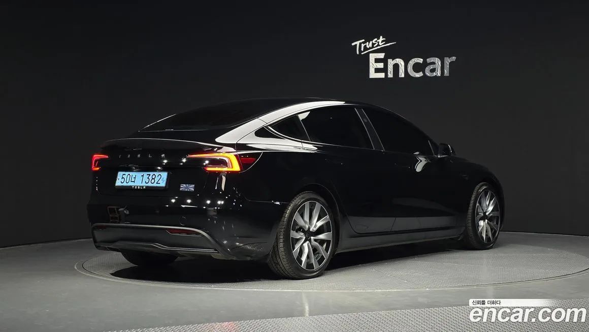 Tesla Model 3 — фото 2