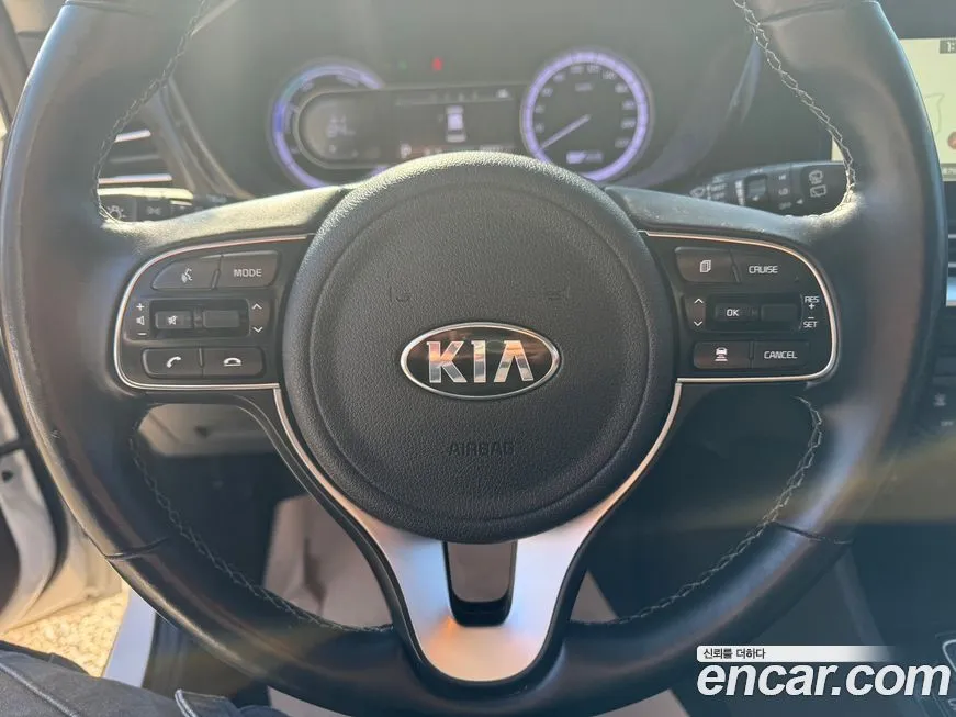 Kia Niro — фото 9
