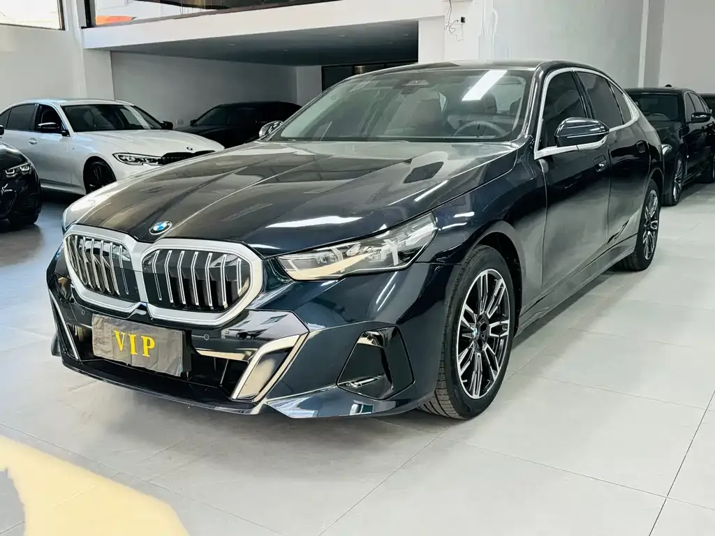 BMW 5 Series — фото 1