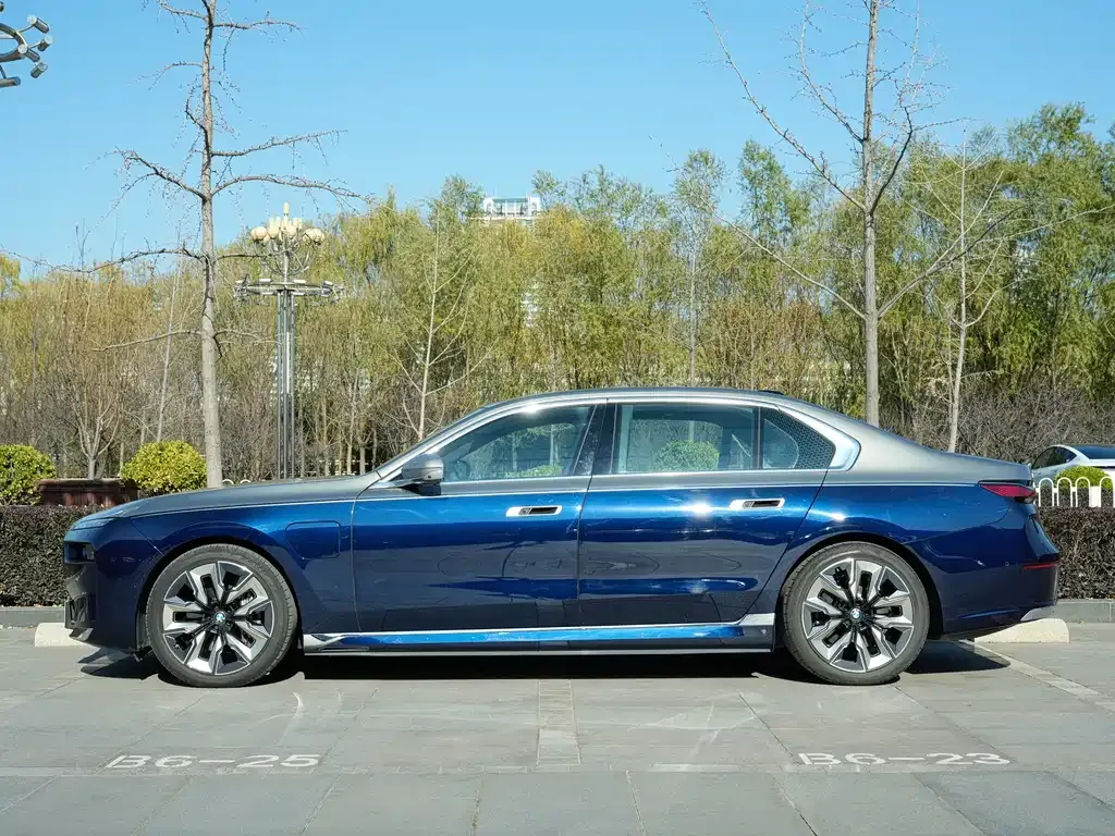 BMW i7 2023 из CN, фото 2