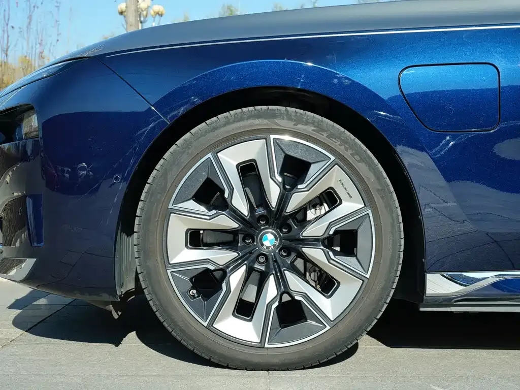 BMW i7 2023 из CN, фото 6