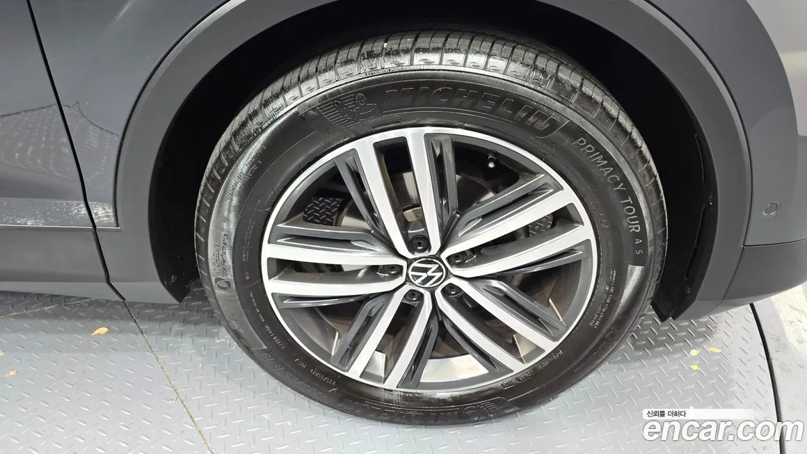 Volkswagen Tiguan — фото 5