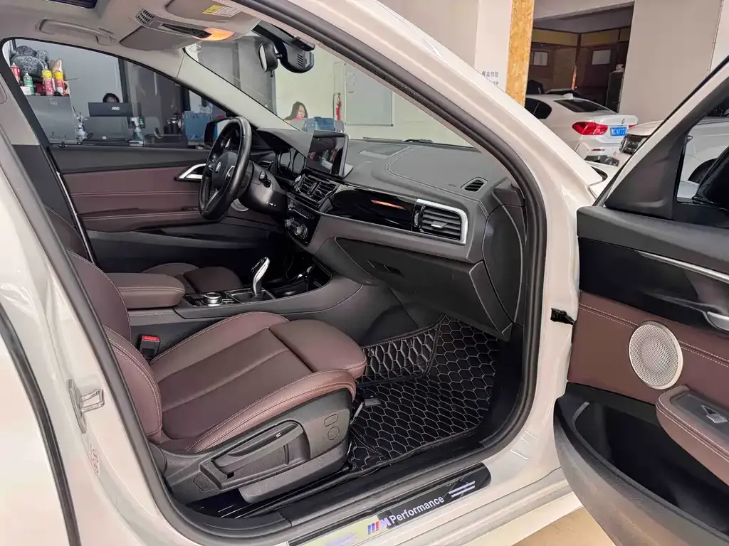 BMW 1 Series 2022 из CN, фото 10