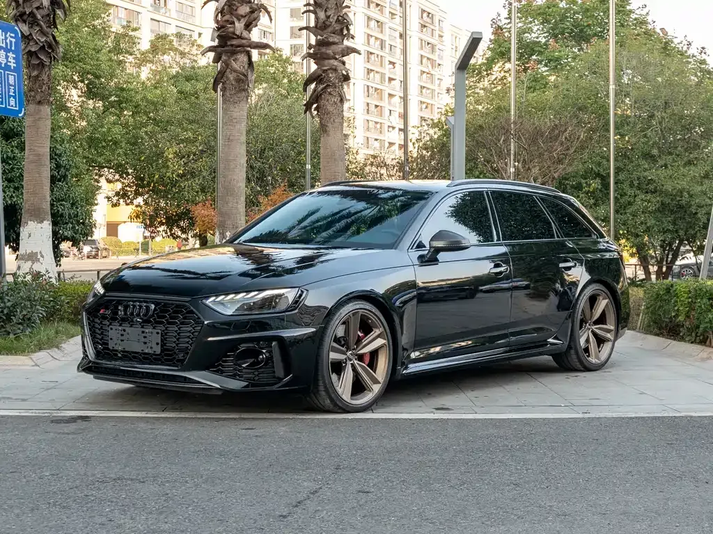 Audi RS 4 2024 из CN, фото 1