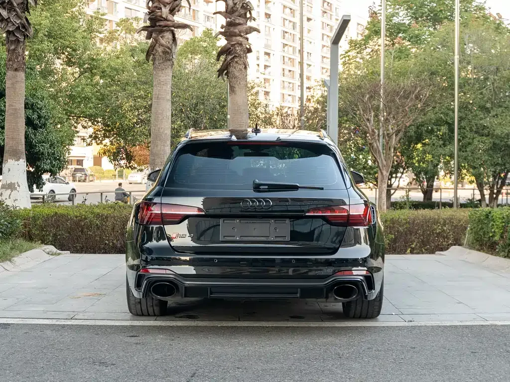 Audi RS 4 2024 из CN, фото 5